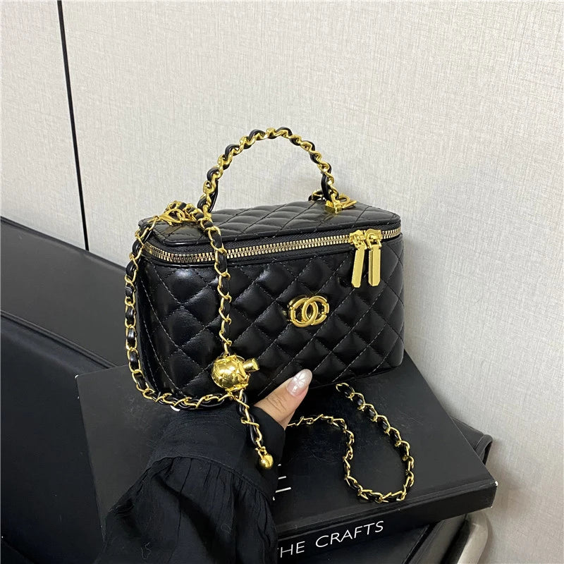 Fashionable Tote Bag For Women Spacious Leather Handbags Shoulder Carry Ladies Luxury Brand Popular Classic Elegant Design